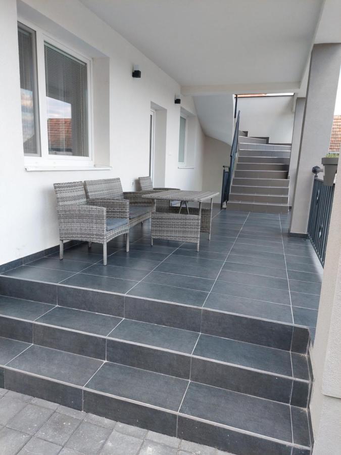 Veľký Meder Apartmany Roland מראה חיצוני תמונה